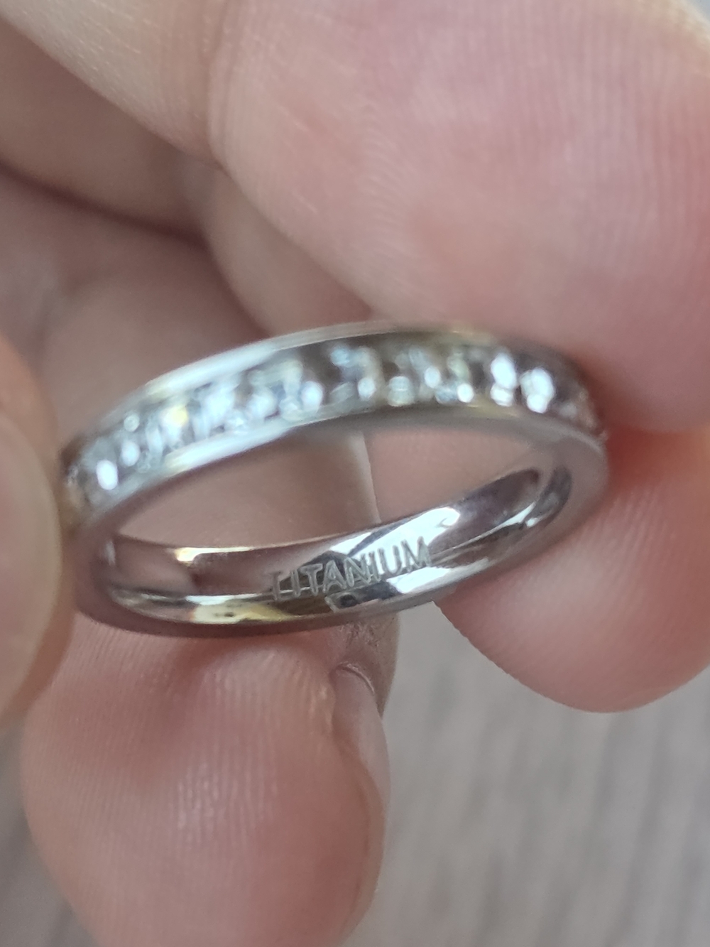 Set Of 2 Titanium Rings With Cubic Zirconia Sixe 7 - Picture 4 of 5